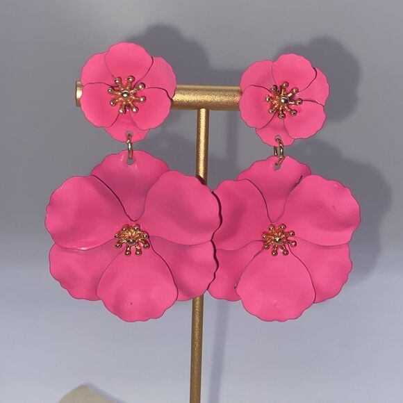 ✨🆕✨ 🌺 BoHo Flower Design Statement Earrings 🌺✨ - Picture 4 of 10